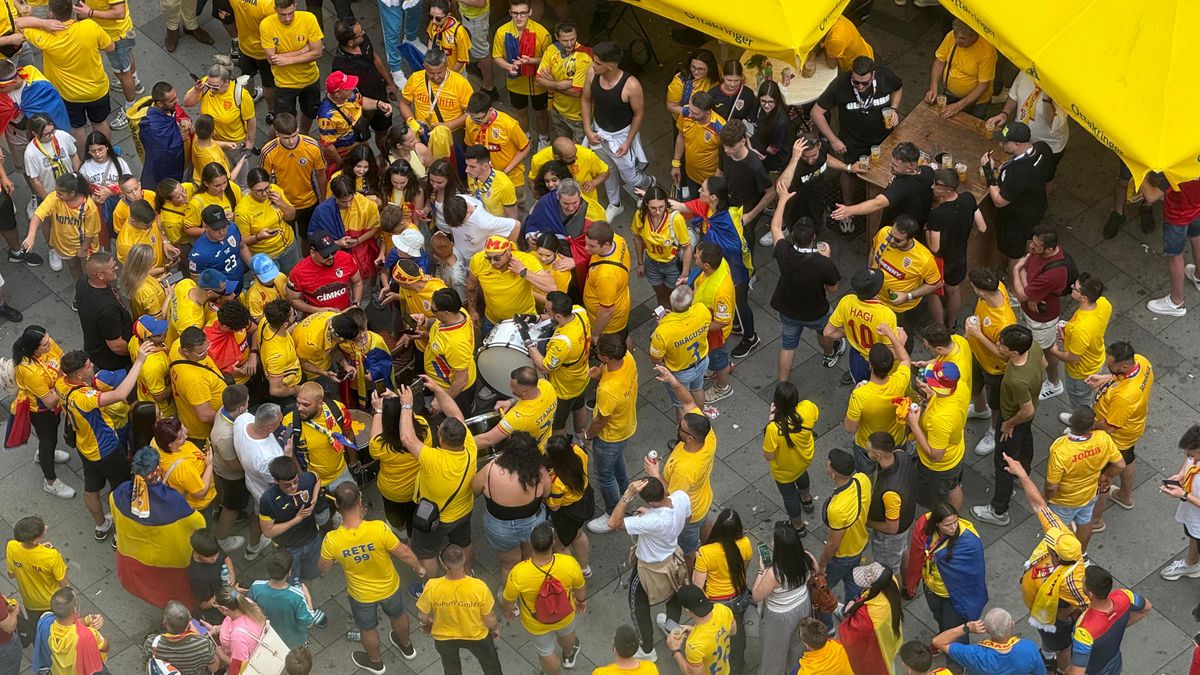 10 imagini EPICE înainte de Austria - România: fanii „tricolori” din „Zidul Galben” chiar au imaginație! GALERIE FOTO