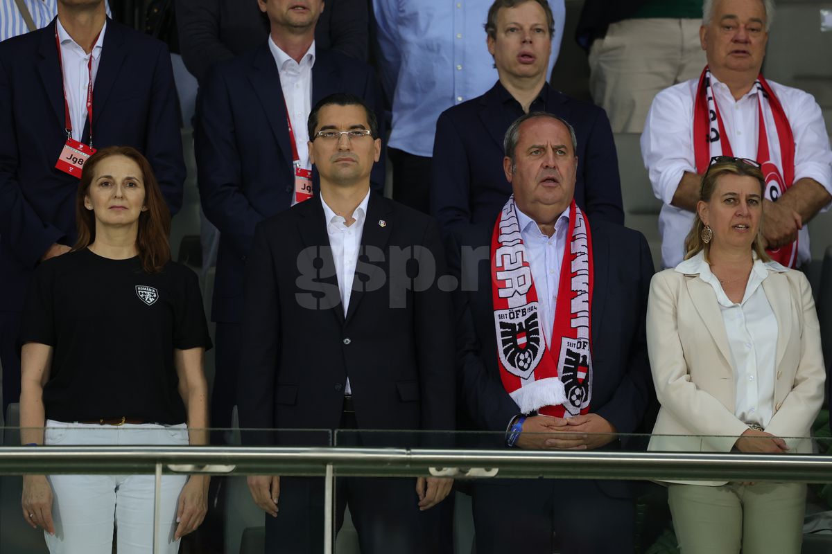 Nu s-a văzut la TV »  Ședință de taină în loja lui Burleanu, imediat după Austria - România! Președintele FRF, împietrit, scenă tristă cu Lucescu + Rațiu a țipat la Miculescu!