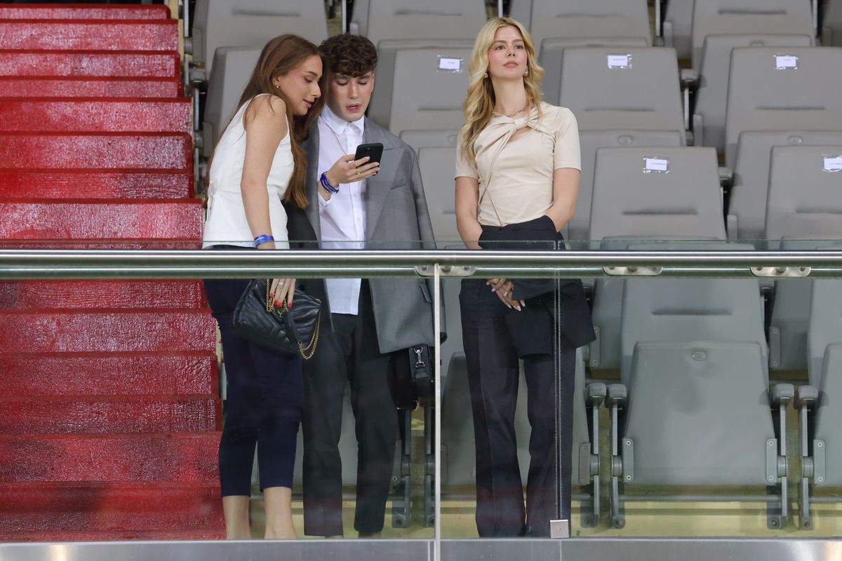 Fetele au colorat o seară tristă » Cine a câștigat duelul dintre Austria și România în tribunele „Ernst Happel”