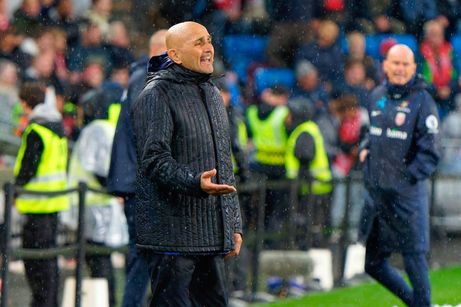 Luciano Spalletti este selecțioeru Italiei de pe 1 septembrie 2023, bilanțul său fiind în 23 de meciuri: 11 victorii, 6 egaluri și 6 înfrângeri / Foto: Imago Cutremur după umilința Italiei! » „Ajunge!”: au cerut capul selecționerului Spalletti și demisia șefilor Federației