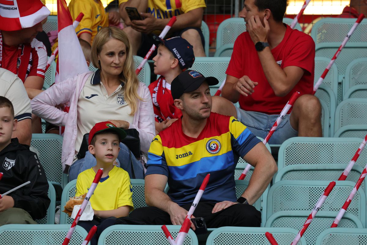 Românii au cucerit stadionul din Viena la meciul cu Austria