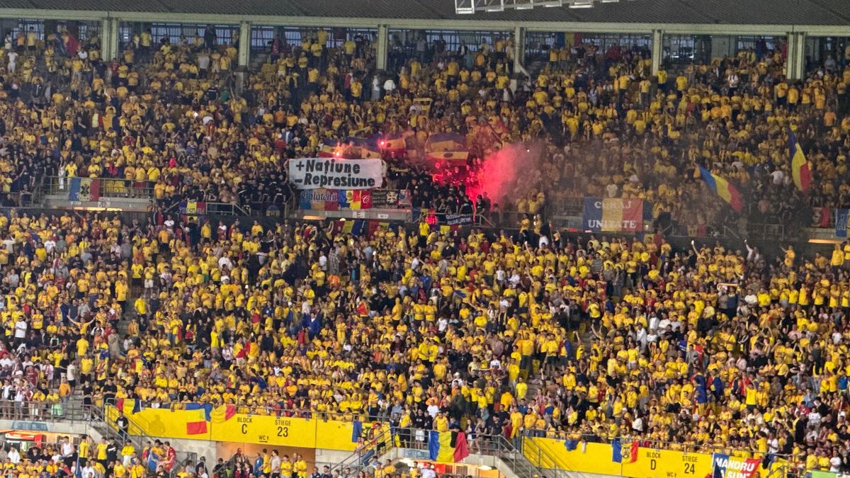 Festivalul de la Viena » Atmosferă de zile mari la Austria - România: ce a vrut să însemne scenografia gazdelor + ai noștri au răspuns cu torțe și un mesaj scurt