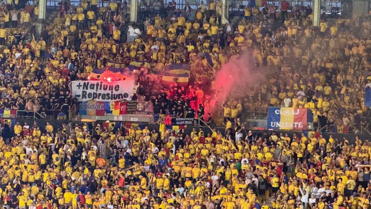 Festivalul de la Viena » Atmosferă de zile mari la Austria - România: ce a vrut să însemne scenografia gazdelor + ai noștri au răspuns cu torțe și un mesaj scurt