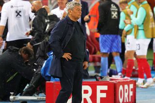 Gestul lui Lucescu spune totul! 7 detalii de la Austria - România: cine l-a flancat pe Burleanu, „gafa” organizatorilor + Momentul în care „Zidul Galben” s-a făcut roșu