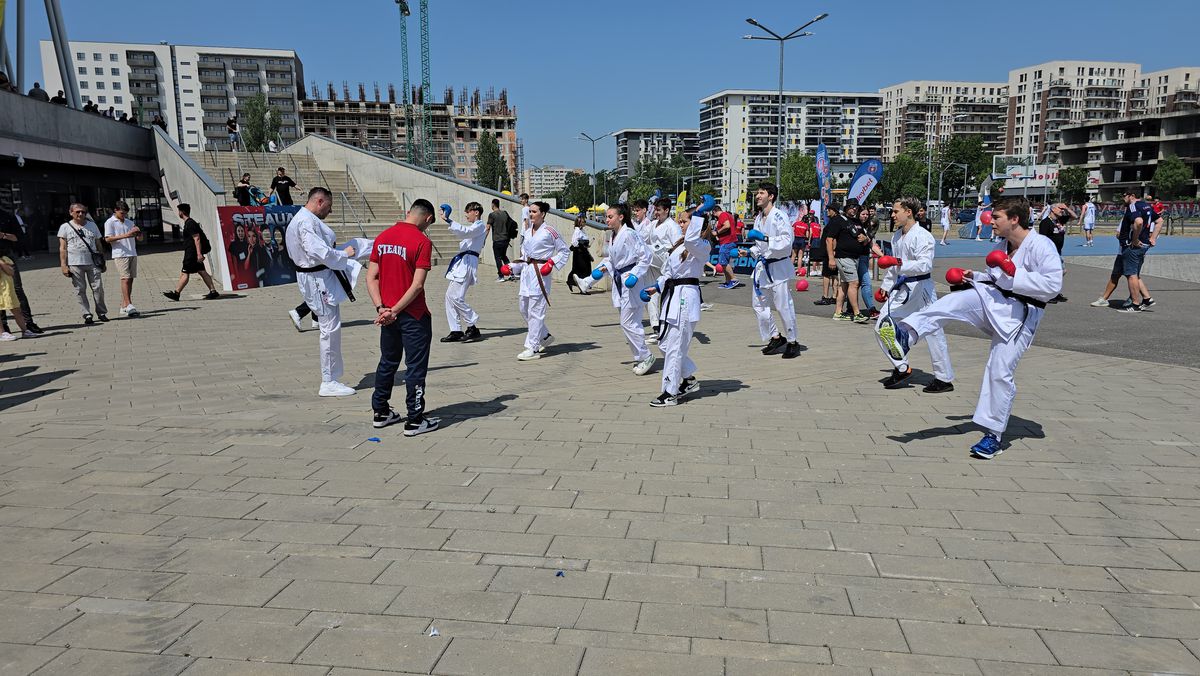 Deschiderea magazinului oficial al Stelei