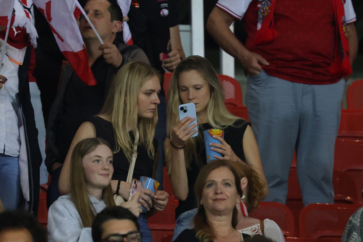 Suporterii au făcut spectacol în tribune la Austria - România 2-1