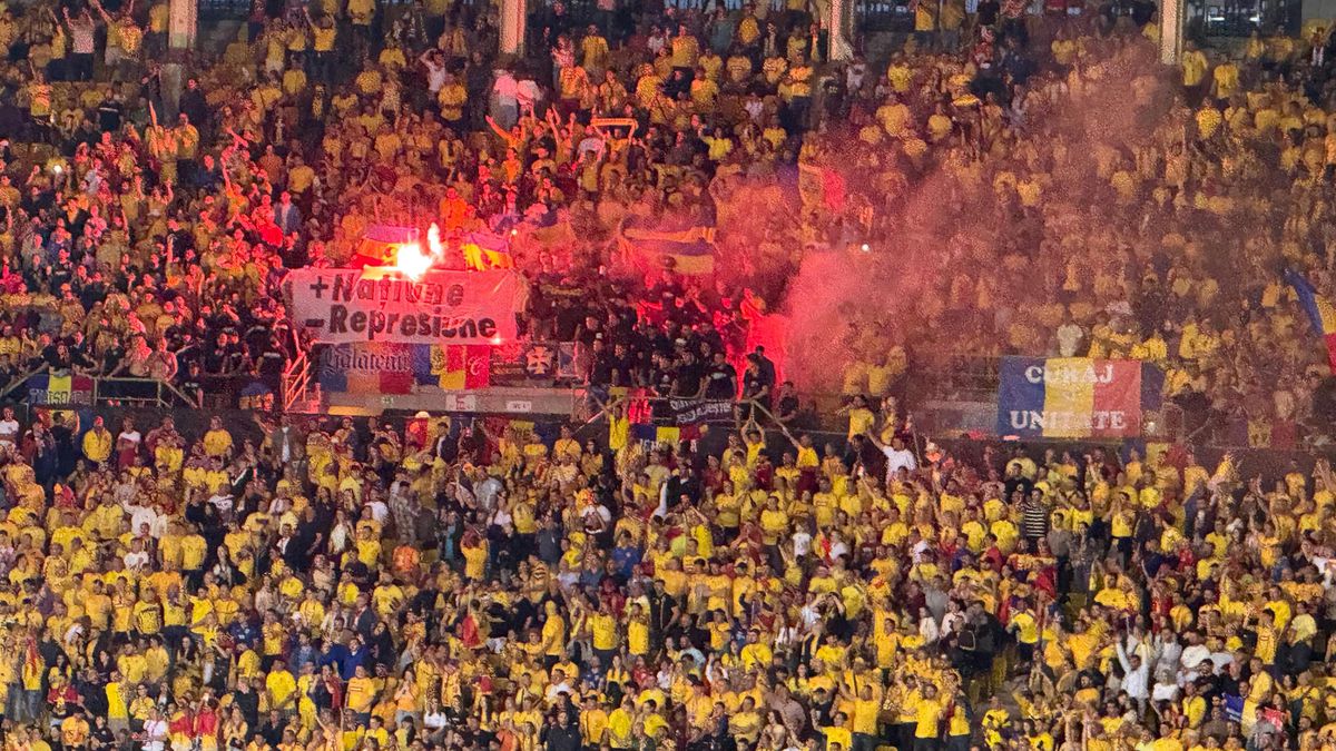 Festivalul de la Viena » Atmosferă de zile mari la Austria - România: ce a vrut să însemne scenografia gazdelor + ai noștri au răspuns cu torțe și un mesaj scurt