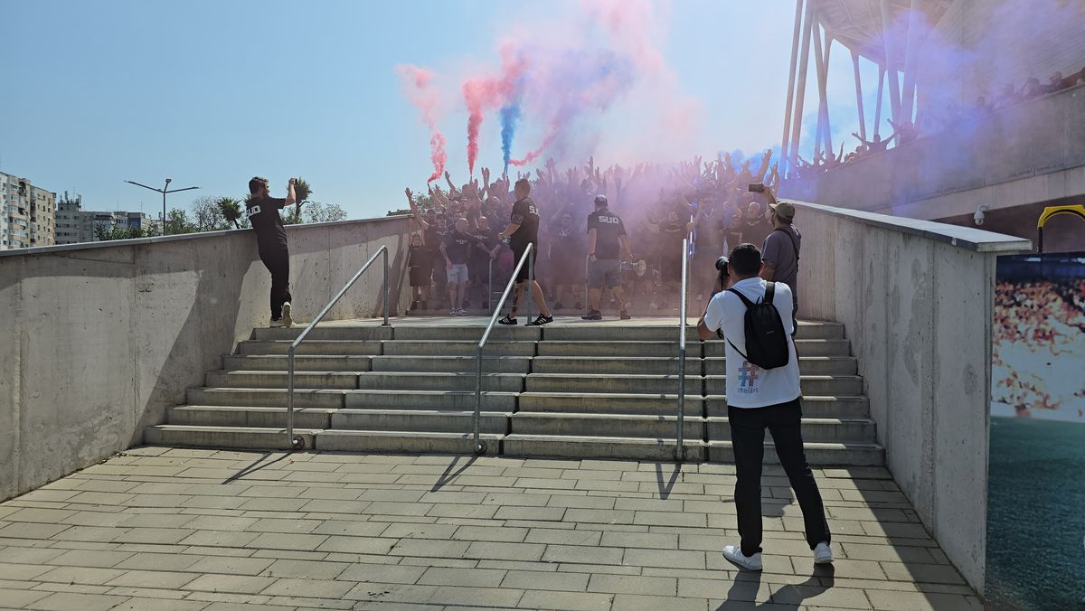 Deschiderea magazinului oficial al Stelei