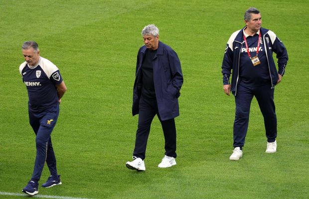 Primul lucru pe care l-a făcut Mircea Lucescu când a ajuns pe stadionul din Viena, înainte de Austria - România