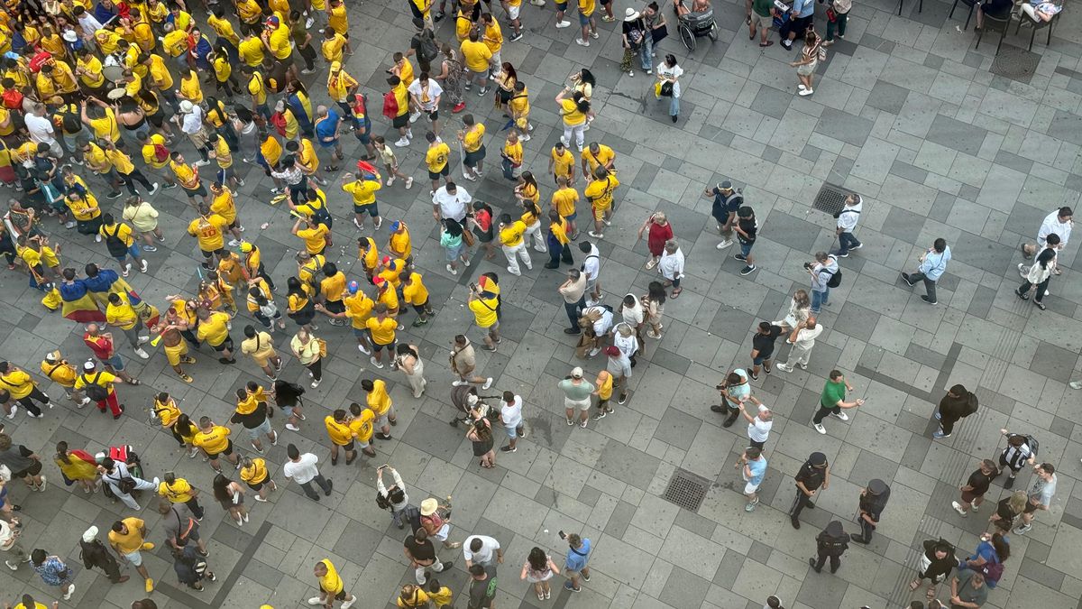 Fanii României în Stephansplatz, Viena