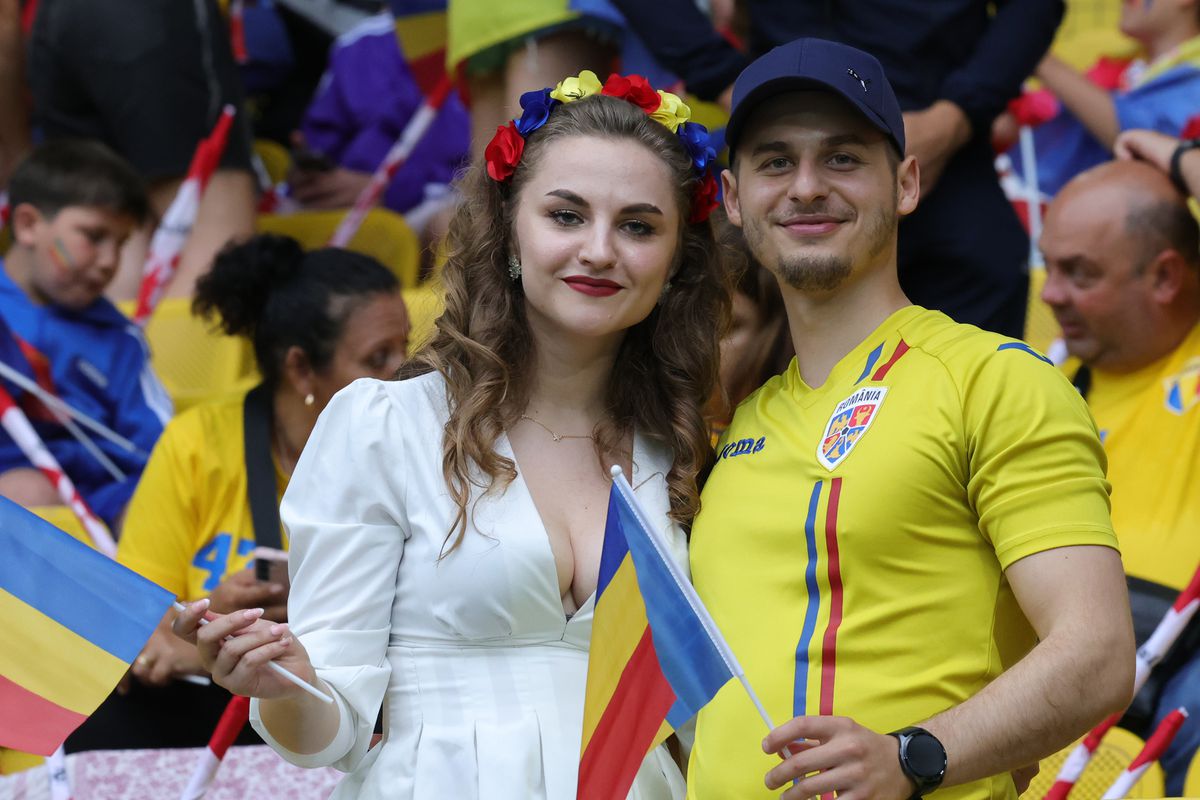 Fetele au colorat o seară tristă » Cine a câștigat duelul dintre Austria și România în tribunele „Ernst Happel”