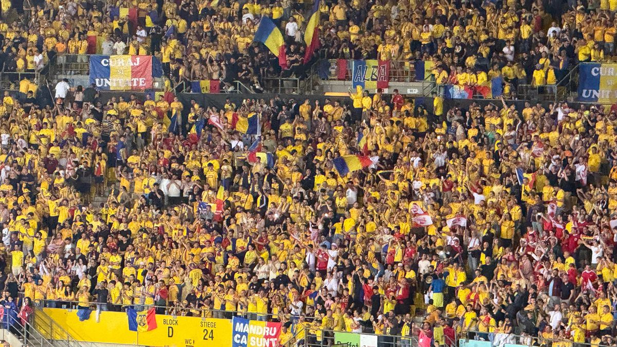 Festivalul de la Viena » Atmosferă de zile mari la Austria - România: ce a vrut să însemne scenografia gazdelor + ai noștri au răspuns cu torțe și un mesaj scurt