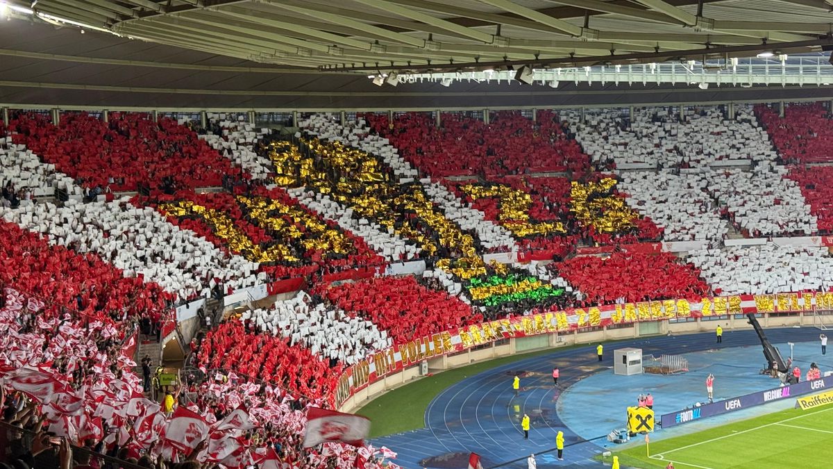 Festivalul de la Viena » Atmosferă de zile mari la Austria - România: ce a vrut să însemne scenografia gazdelor + ai noștri au răspuns cu torțe și un mesaj scurt