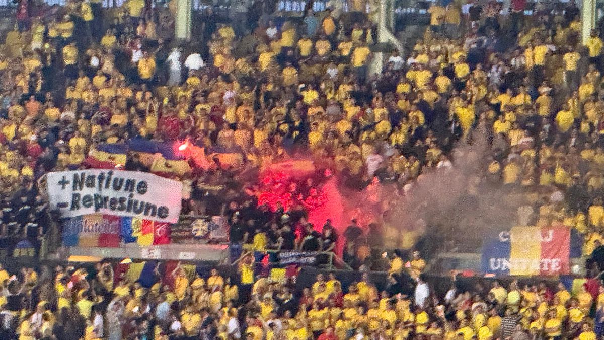 Festivalul de la Viena » Atmosferă de zile mari la Austria - România: ce a vrut să însemne scenografia gazdelor + ai noștri au răspuns cu torțe și un mesaj scurt