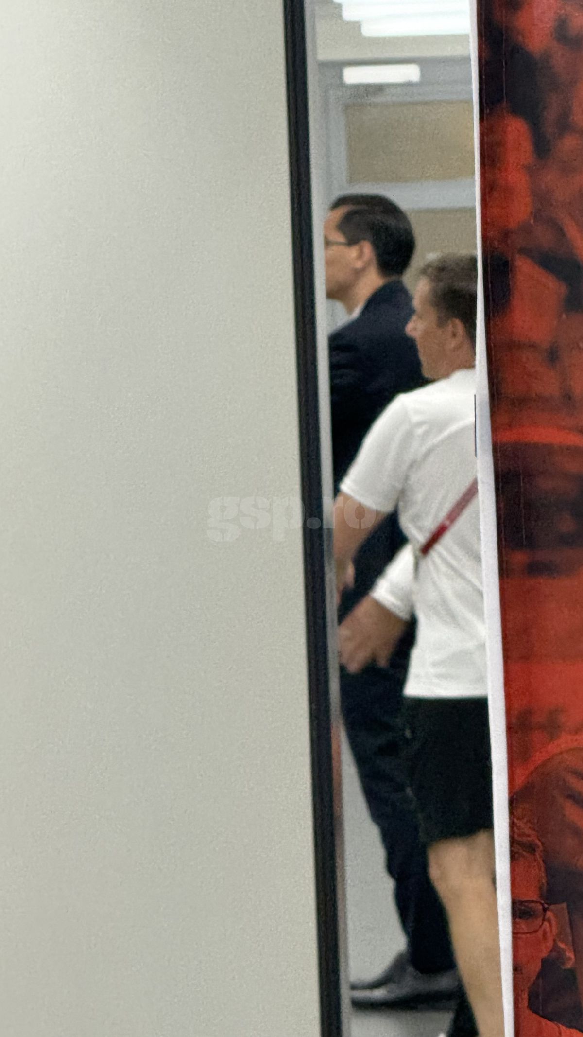 Nu s-a văzut la TV »  Ședință de taină în loja lui Burleanu, imediat după Austria - România! Președintele FRF, împietrit, scenă tristă cu Lucescu + Rațiu a țipat la Miculescu!