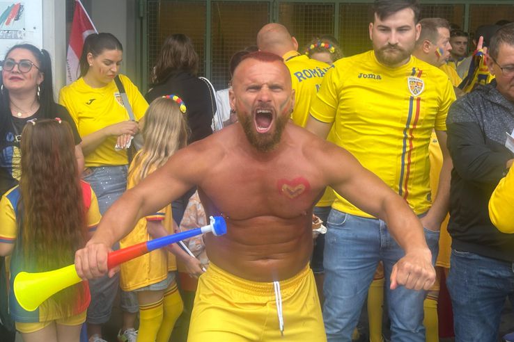 Imagini EPICE de la Austria - România: cum s-au costumat fanii „tricolori”