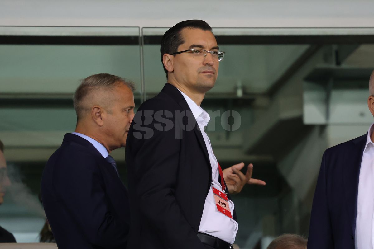 Nu s-a văzut la TV »  Ședință de taină în loja lui Burleanu, imediat după Austria - România! Președintele FRF, împietrit, scenă tristă cu Lucescu + Rațiu a țipat la Miculescu!