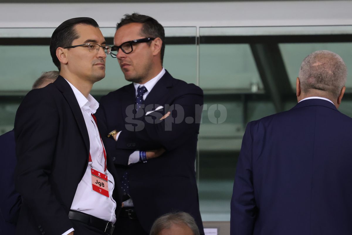 Nu s-a văzut la TV »  Ședință de taină în loja lui Burleanu, imediat după Austria - România! Președintele FRF, împietrit, scenă tristă cu Lucescu + Rațiu a țipat la Miculescu!