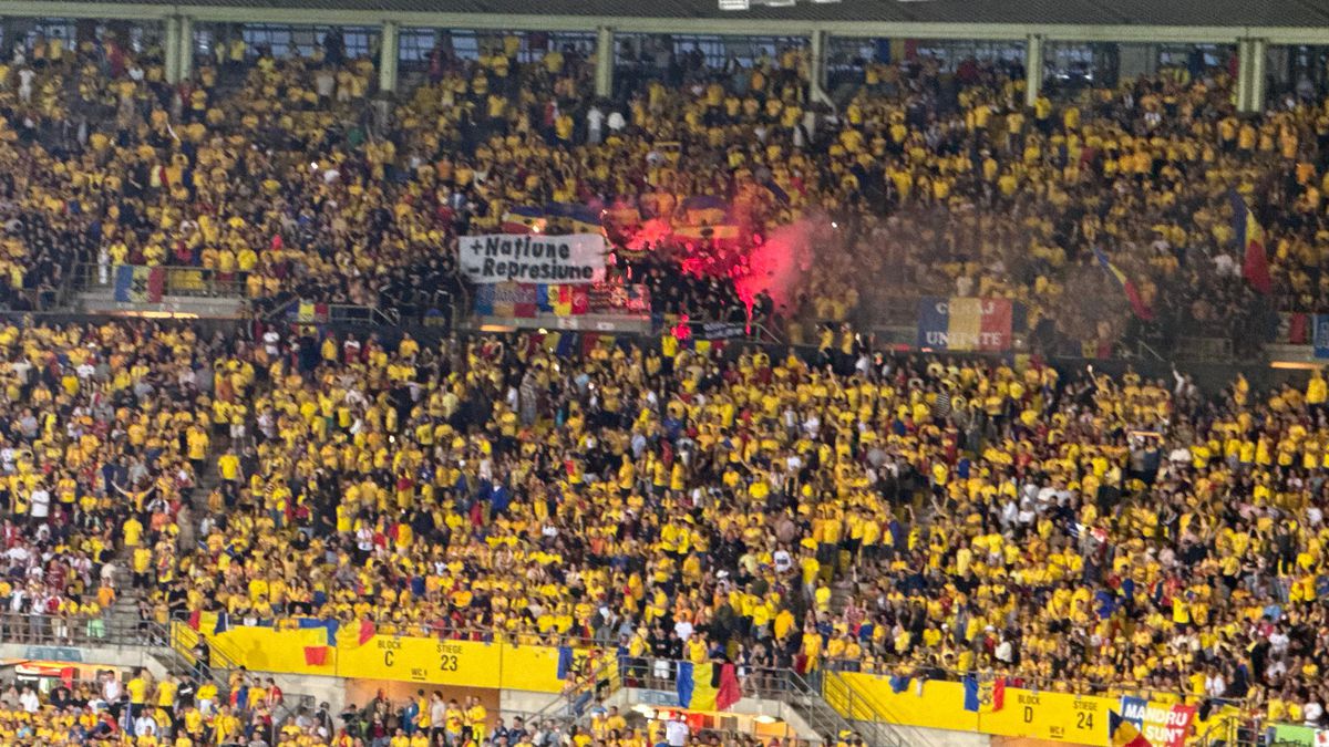 Suporteri romani în Austria - România - torte si mesaje