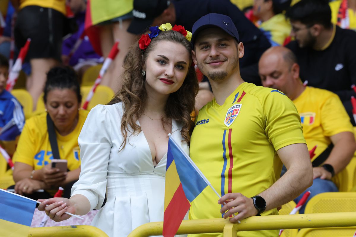 Fetele au colorat o seară tristă » Cine a câștigat duelul dintre Austria și România în tribunele „Ernst Happel”