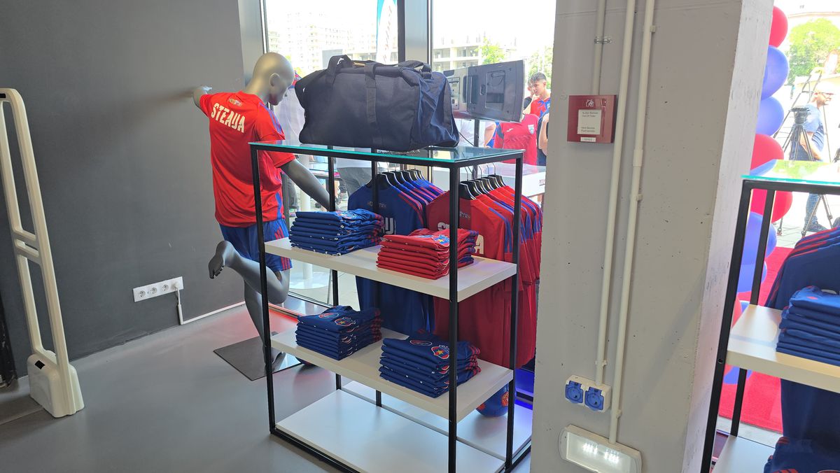 Deschiderea magazinului oficial al Stelei