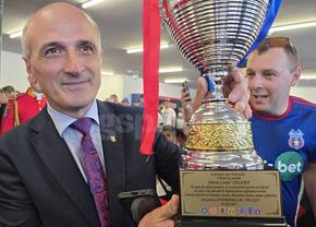 Au vrut să-i facă o surpriză „Excelenței sale” Florin Talpan, dar s-au făcut de râs » Imagini suprarealiste la aniversarea Stelei