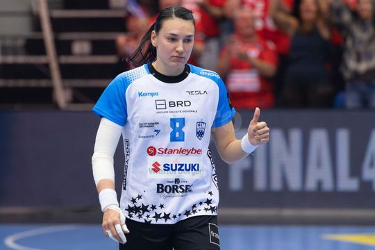 Cristina Neagu, în meciul Esbjerg - CSM București 26-22 FOTO: Ionuț Iordache (GSP)