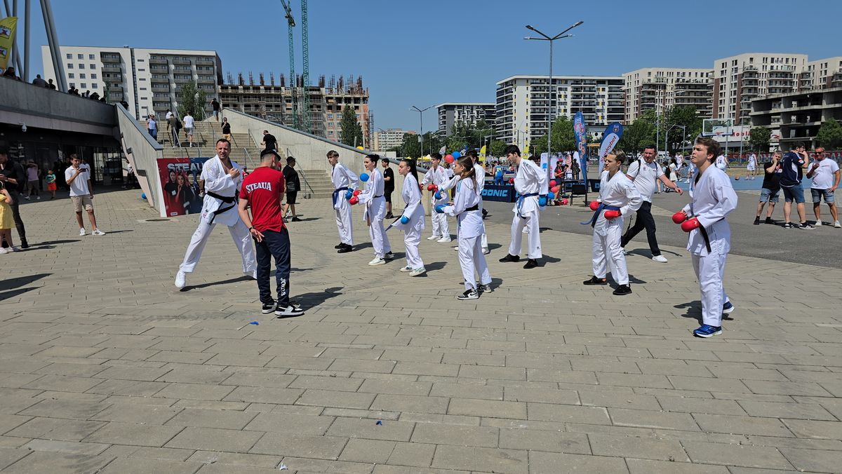 Deschiderea magazinului oficial al Stelei