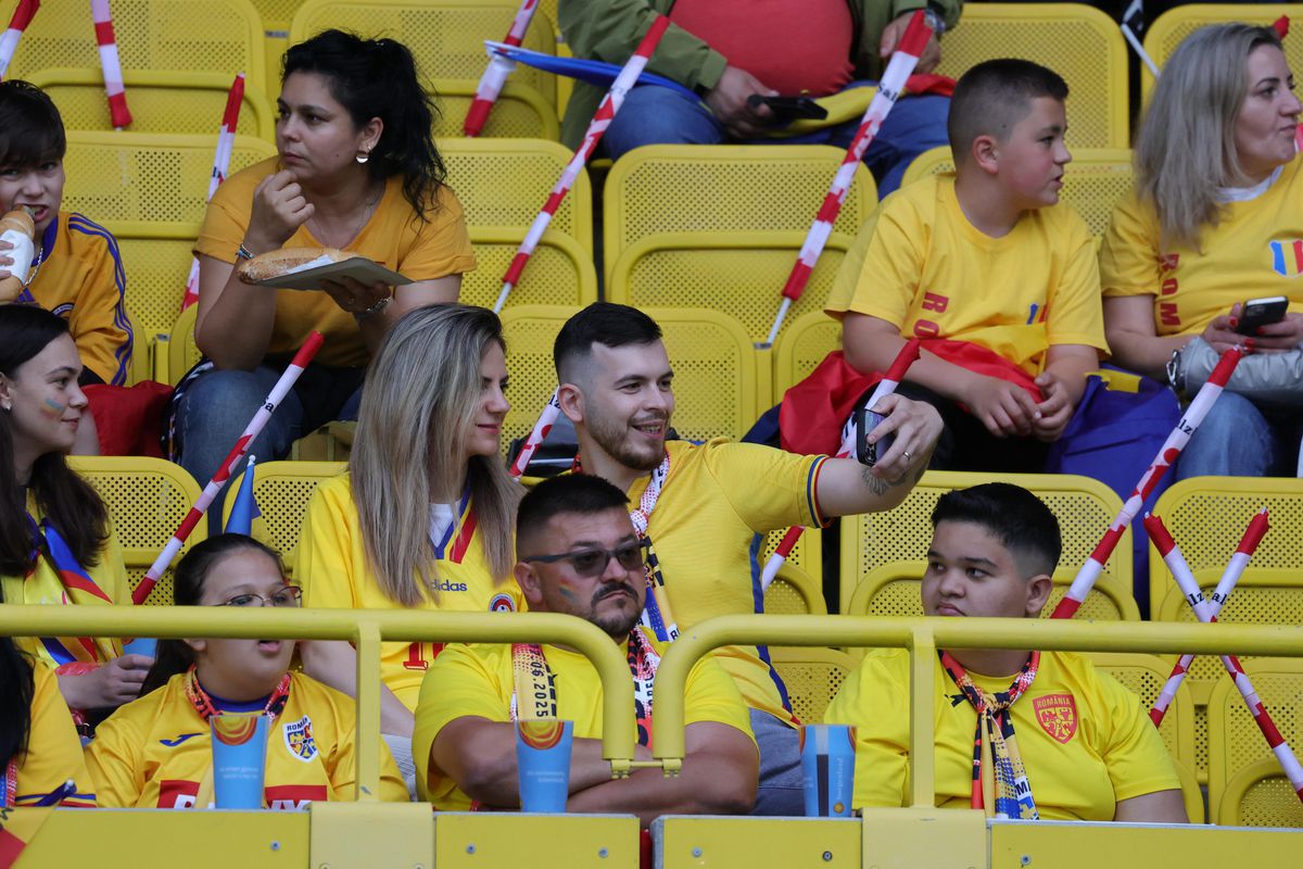 Românii au cucerit stadionul din Viena la meciul cu Austria