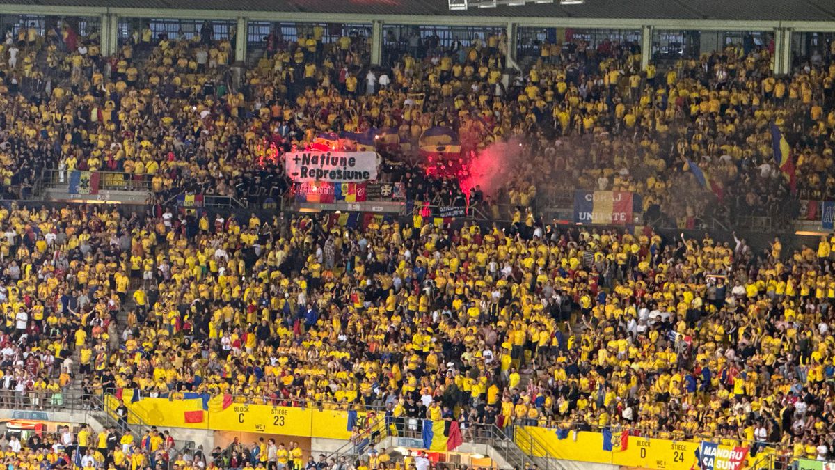 Suporteri romani în Austria - România - torte si mesaje