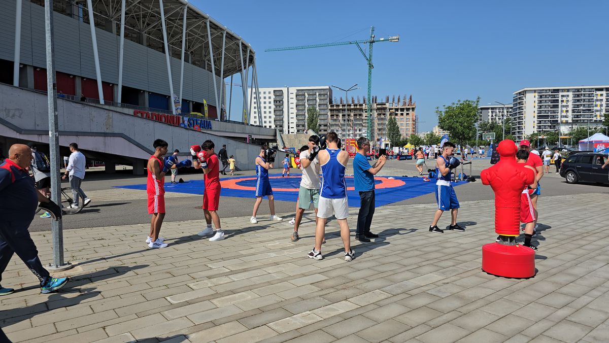 Deschiderea magazinului oficial al Stelei