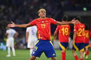 Legendarul Van Basten are o critică pentru Lamine Yamal: „Un astfel de jucător trebuie să joace mai mult acolo”