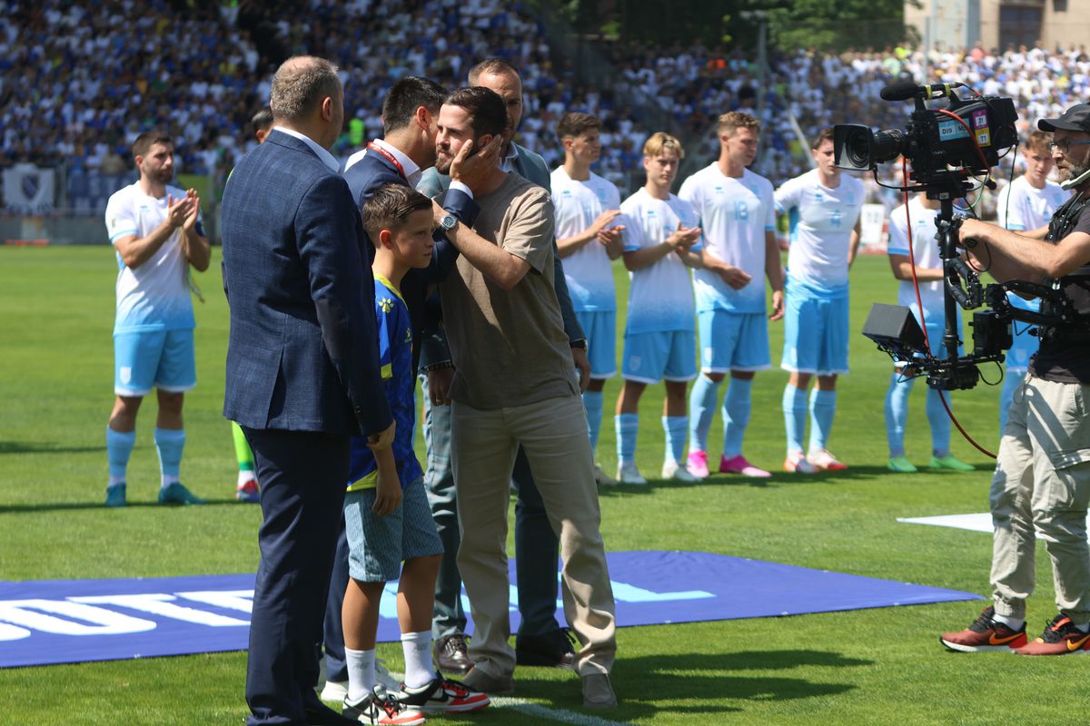 Miralem Pjanic, omagiat la retragerea din națională