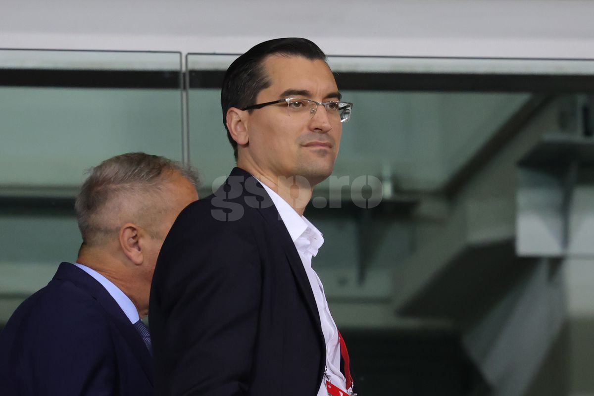 Nu s-a văzut la TV »  Ședință de taină în loja lui Burleanu, imediat după Austria - România! Președintele FRF, împietrit, scenă tristă cu Lucescu + Rațiu a țipat la Miculescu!