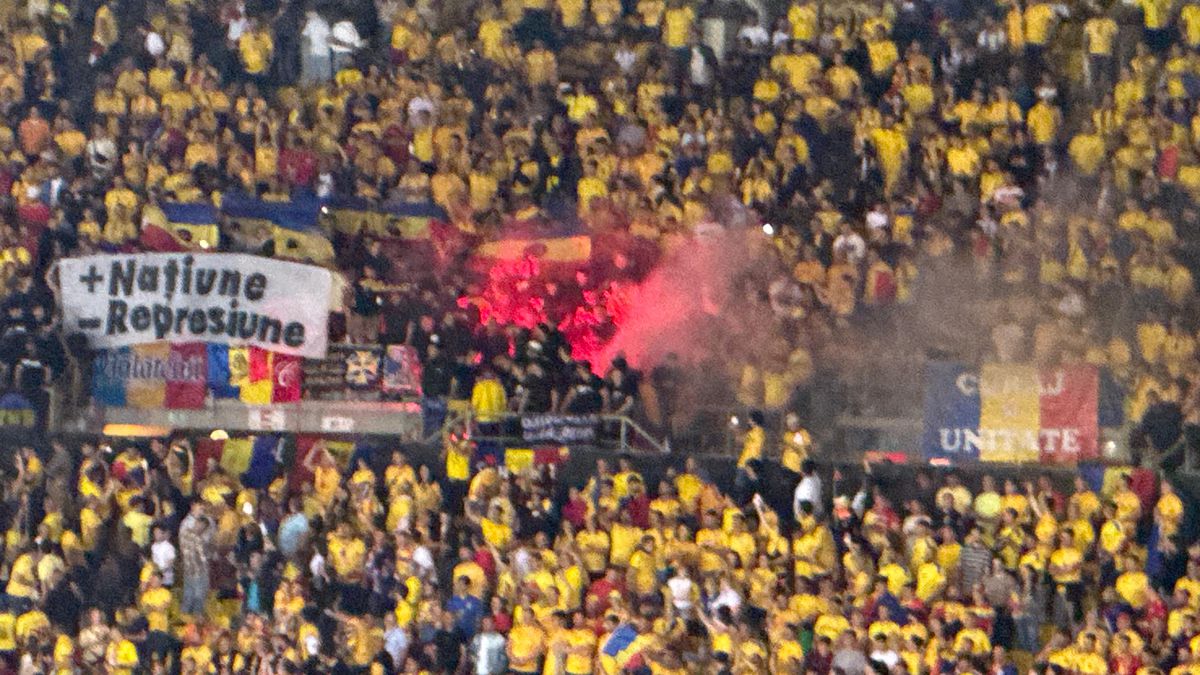 Suporteri romani în Austria - România - torte si mesaje