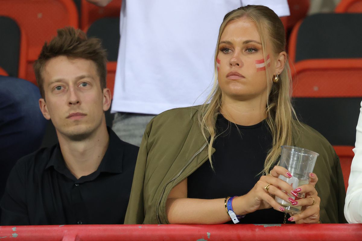 Fetele au colorat o seară tristă » Cine a câștigat duelul dintre Austria și România în tribunele „Ernst Happel”