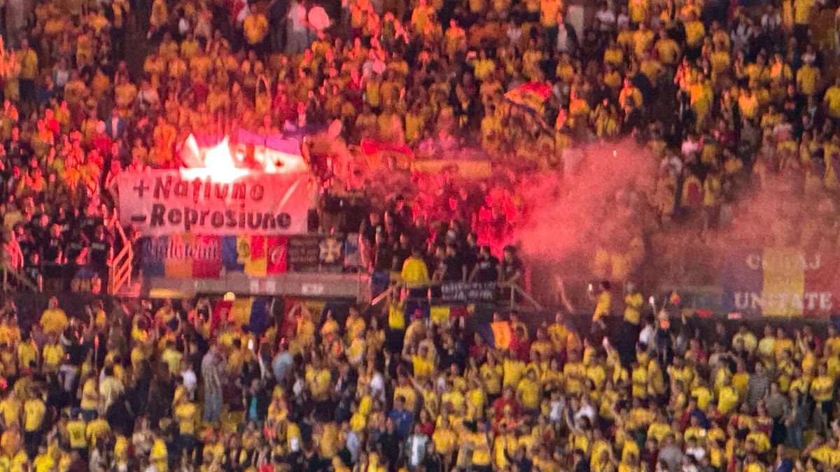 Suporteri romani în Austria - România - torte si mesaje