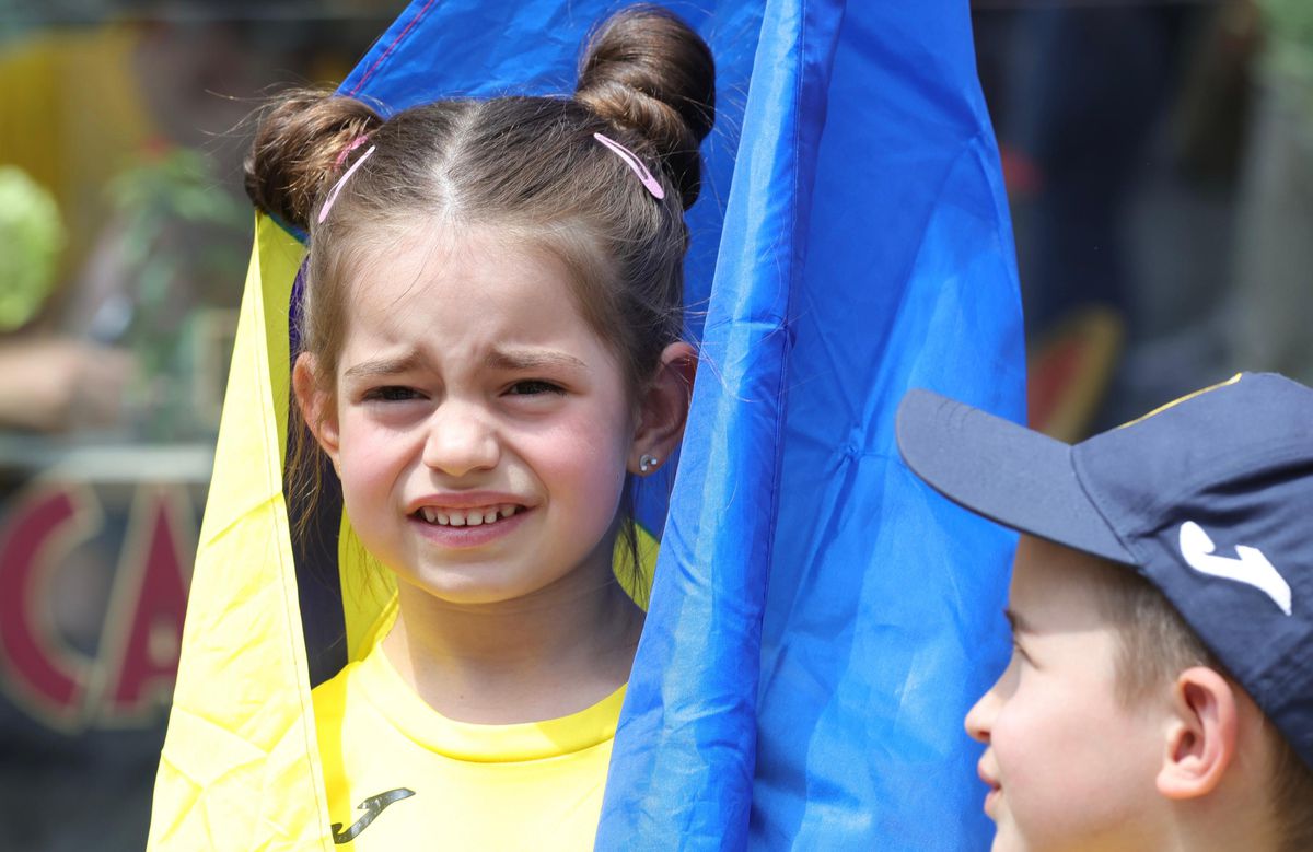 10 imagini EPICE înainte de Austria - România: fanii „tricolori” din „Zidul Galben” chiar au imaginație! GALERIE FOTO