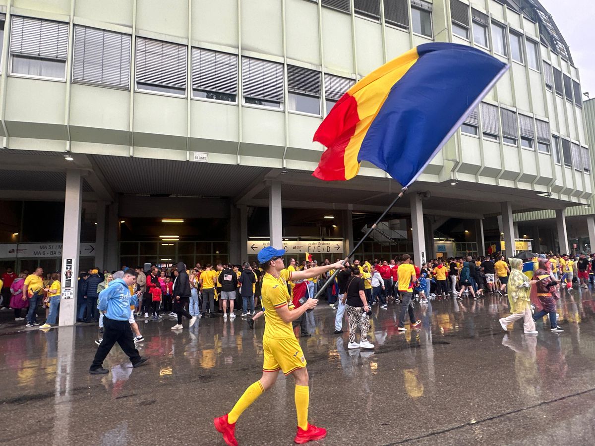 Imagini EPICE de la Austria - România: cum s-au costumat fanii „tricolori”