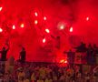 Haos în tribune! Ultrașii de la „Uniți sub tricolor” au aprins zeci de torțe pe stadion + scandări xenofobe