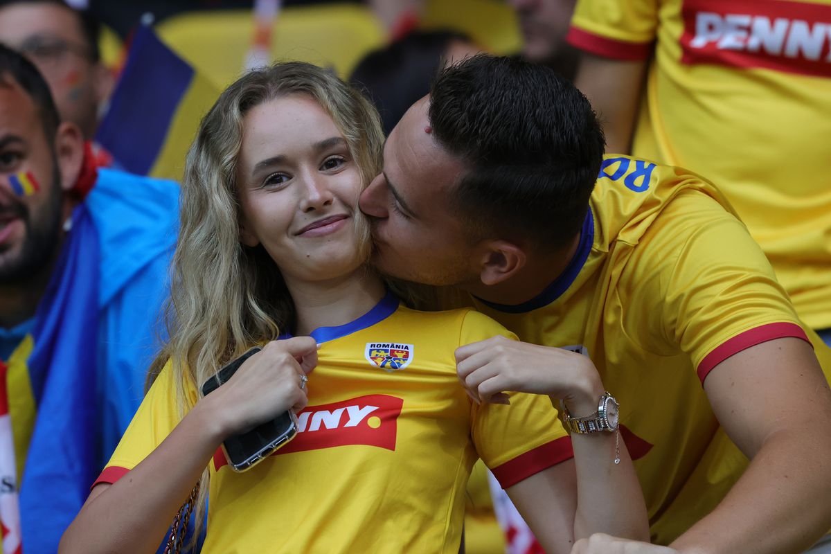 Fetele au colorat o seară tristă » Cine a câștigat duelul dintre Austria și România în tribunele „Ernst Happel”