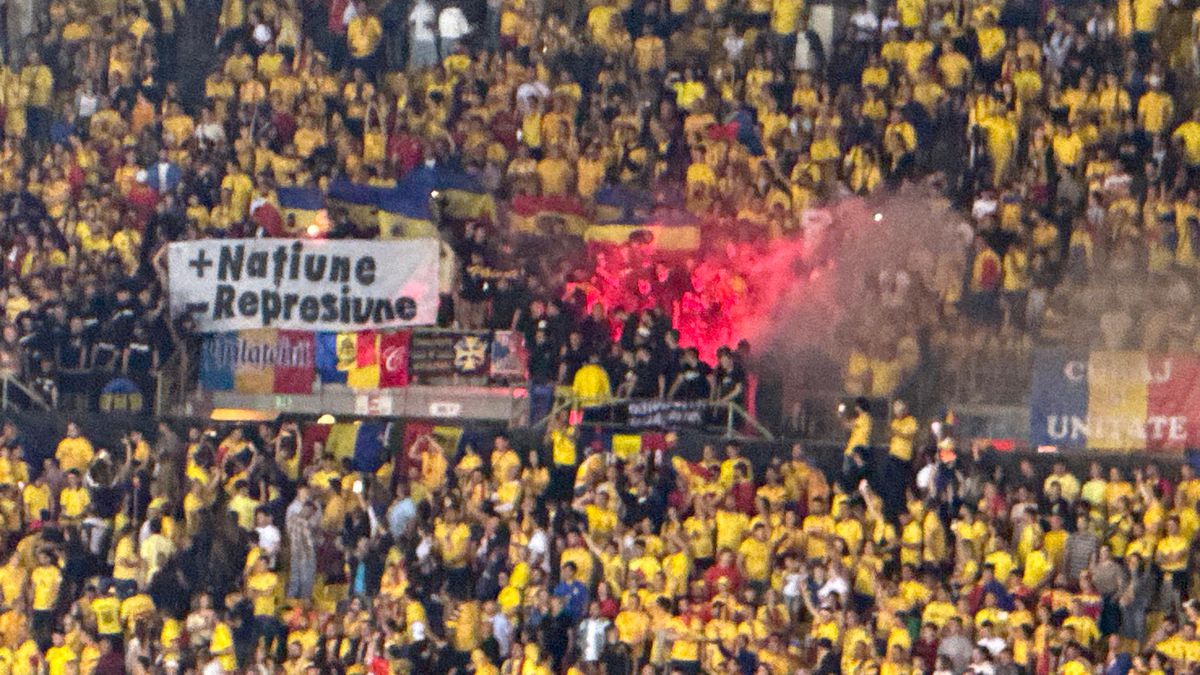 Suporteri romani în Austria - România - torte si mesaje