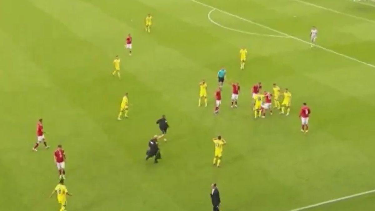 Christian Eriksen s-a prăbușit din nou pe teren, meci abandonat. Ultimele vești