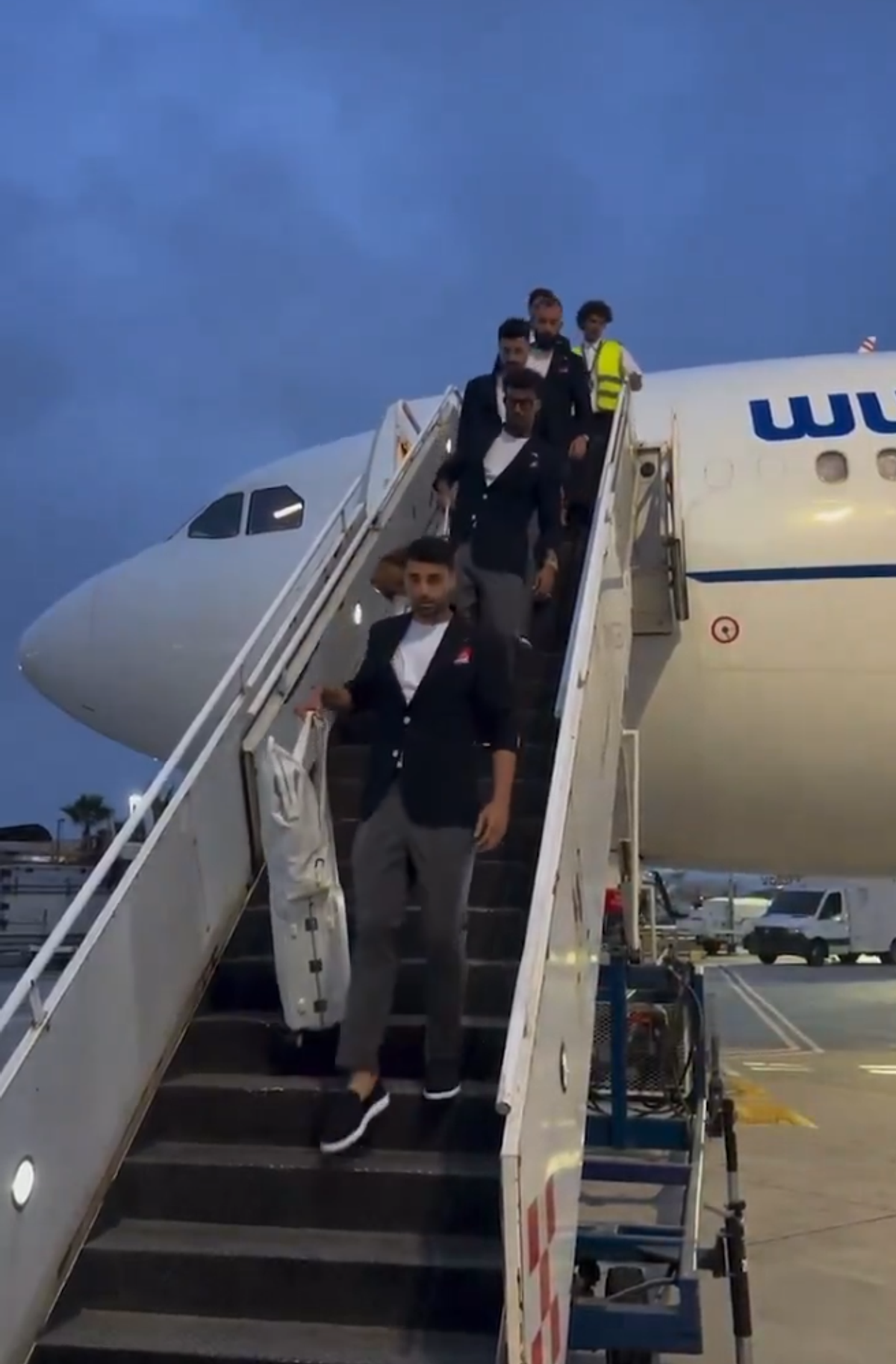 Imagini de la sosirea Iranului la Cupa Mondială » Cine i-a așteptat pe jucători pe aeroport