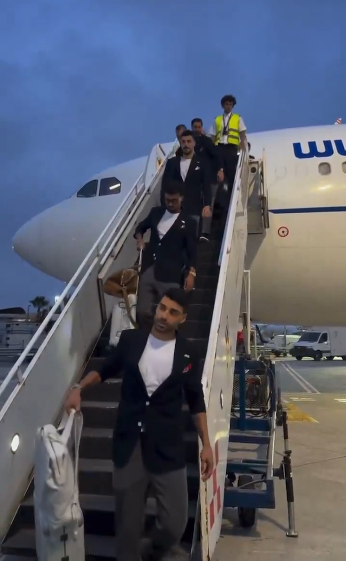 Imagini de la sosirea Iranului la Cupa Mondială » Cine i-a așteptat pe jucători pe aeroport