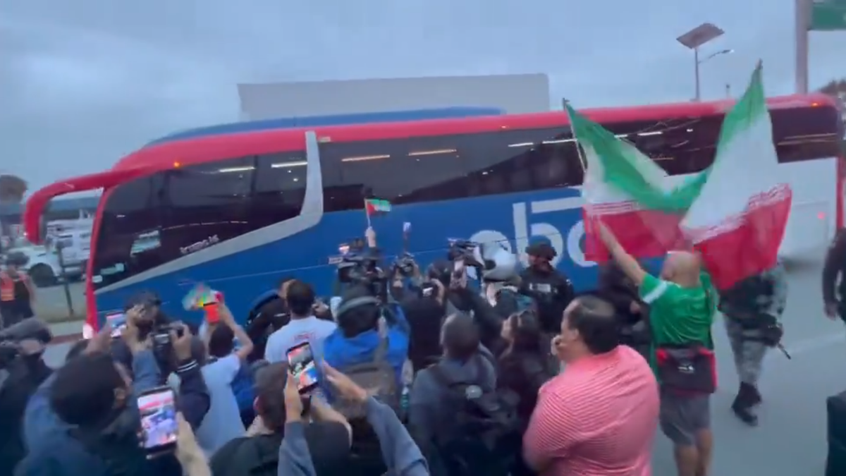 Imagini de la sosirea Iranului la Cupa Mondială » Cine i-a așteptat pe jucători pe aeroport