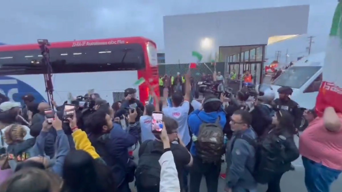 Imagini de la sosirea Iranului la Cupa Mondială » Cine i-a așteptat pe jucători pe aeroport