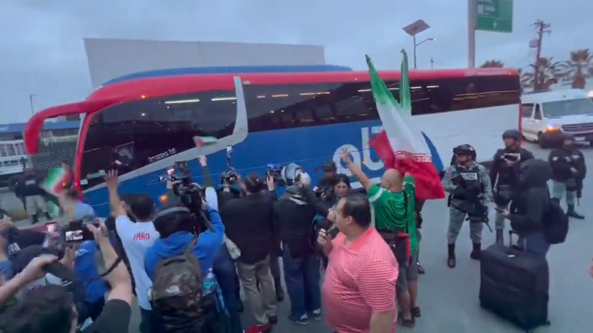 Imagini de la sosirea Iranului la Cupa Mondială » Cine i-a așteptat pe jucători pe aeroport