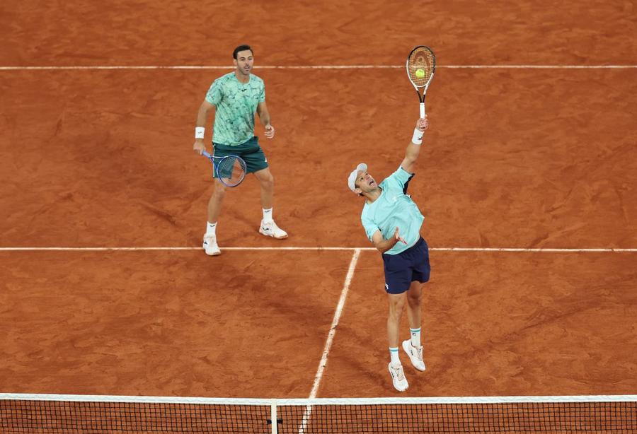 Marcel Granollers și Horacio Zeballos în finala de la Roland Garros 2026 Foto: Guliver/GettyImages Campionii de la dublu la Roland Garros au împreună 81 de ani și nu se lasă: „Nu e niciodată târziu pentru nimeni”