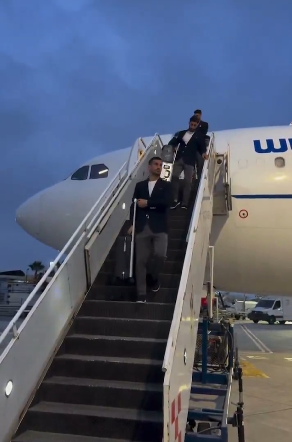 Imagini de la sosirea Iranului la Cupa Mondială » Cine i-a așteptat pe jucători pe aeroport